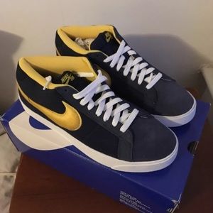 Nike SB Blazer Navy/Yellow NEW in box Sz. 10